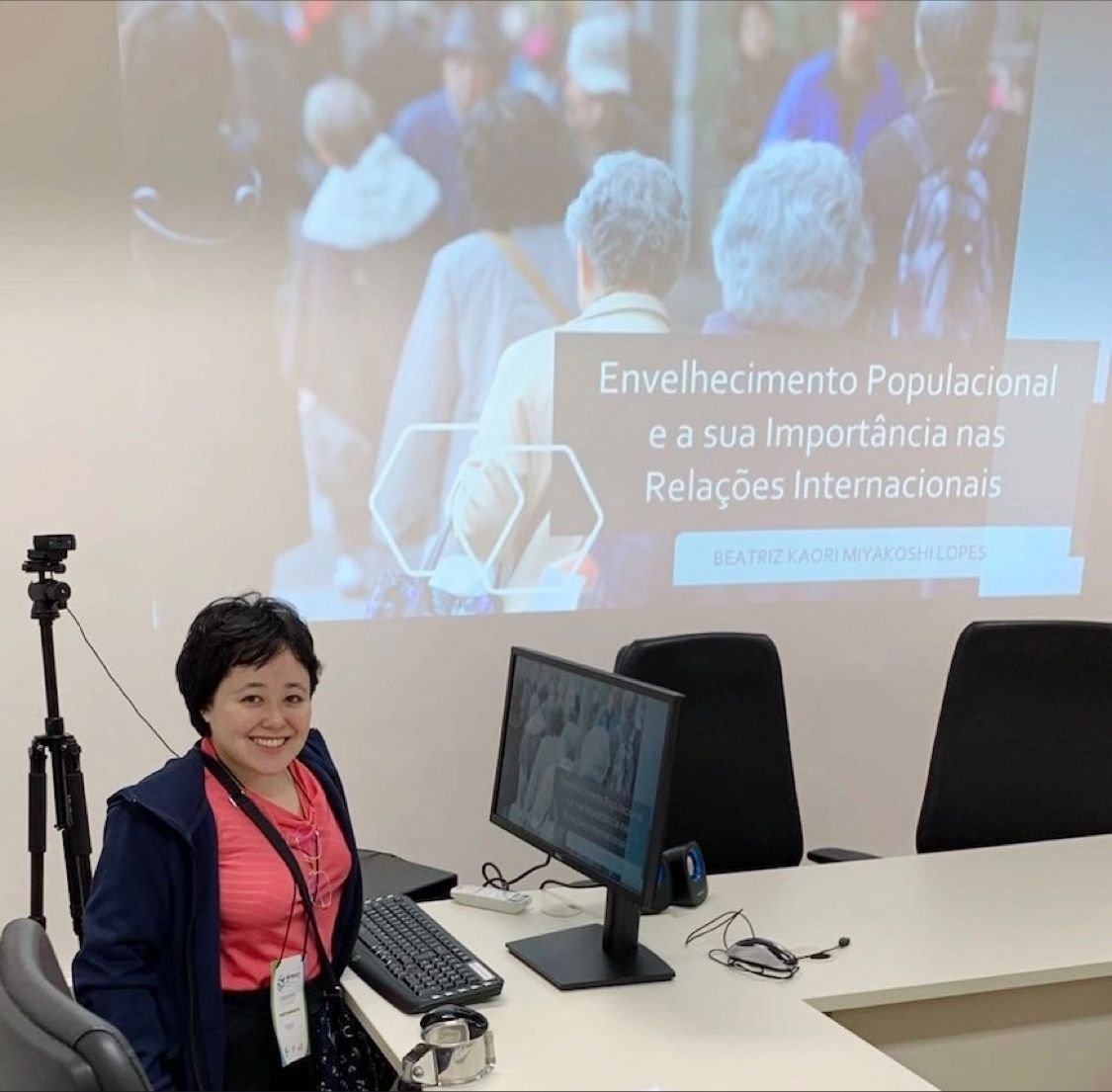 Bia Kaori Mi apresentando em um evento